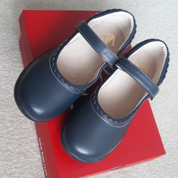 See Kai Run Other - 🆕️SEE KAI RUN navy blue girls shoes size 3
